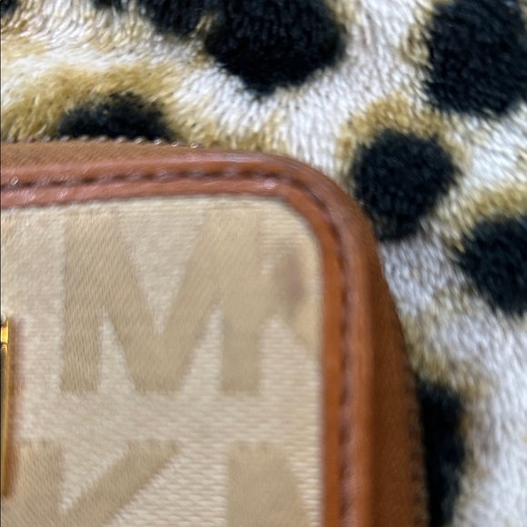 Michael Kors Tan and Gold Logo Small Wallet - Picture 14 of 15